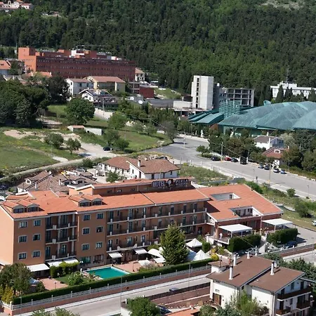 Hotel La Perla Del Gargano 3*